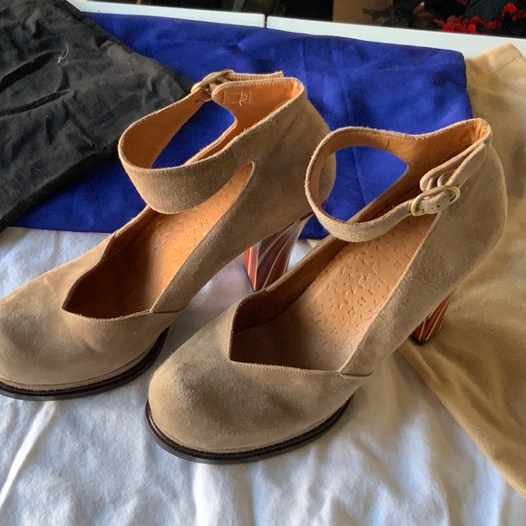 Chic Mihara - Picture 1 of 3